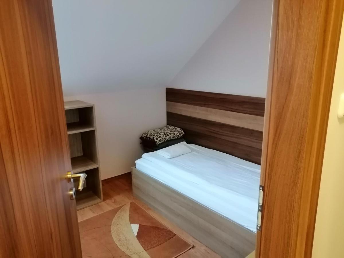 Csipkehaz Apartman Cserkeszőlő Exterior foto