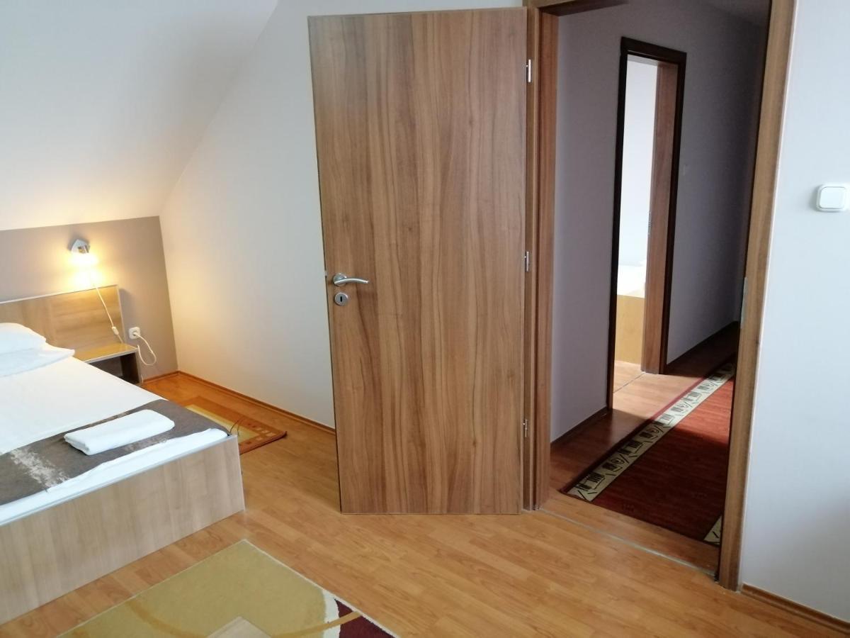 Csipkehaz Apartman Cserkeszőlő Exterior foto
