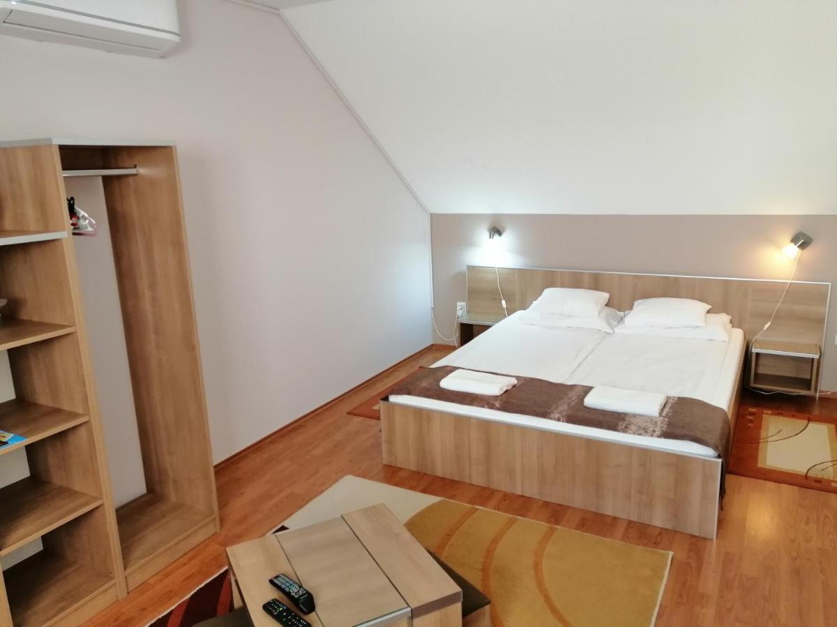 Csipkehaz Apartman Cserkeszőlő Exterior foto