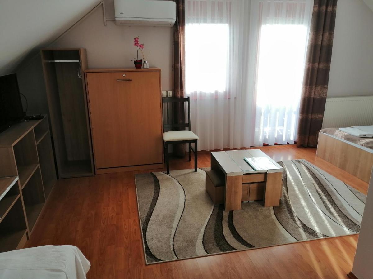 Csipkehaz Apartman Cserkeszőlő Exterior foto