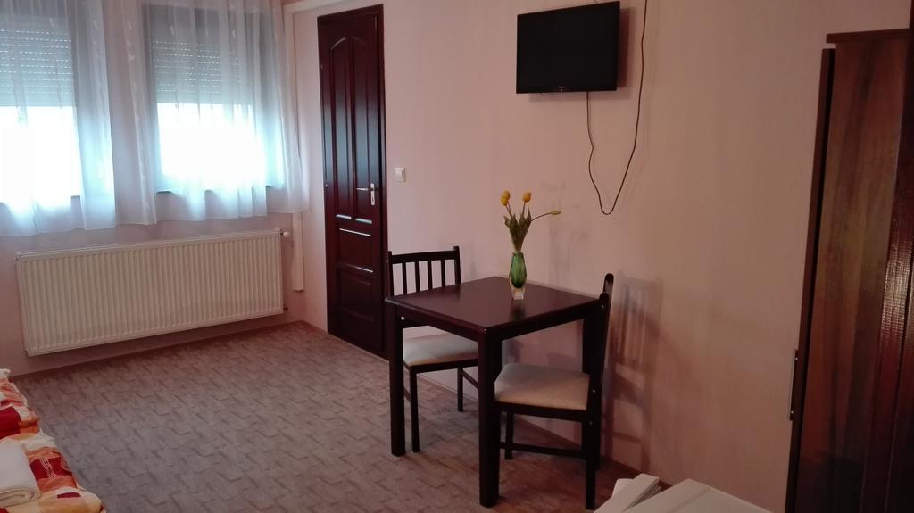 Csipkehaz Apartman Cserkeszőlő Exterior foto