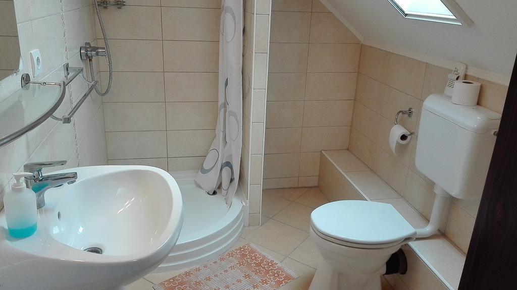 Csipkehaz Apartman Cserkeszőlő Exterior foto