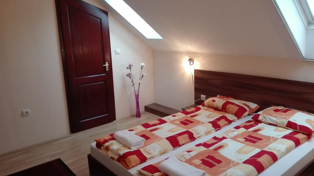 Csipkehaz Apartman Cserkeszőlő Exterior foto