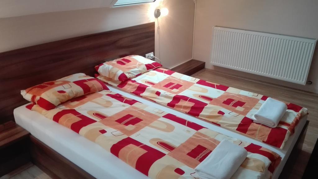 Csipkehaz Apartman Cserkeszőlő Exterior foto