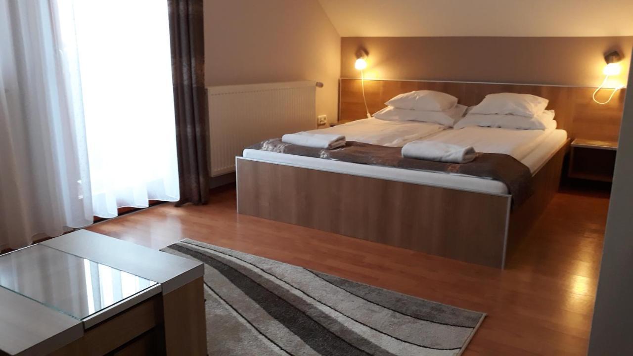 Csipkehaz Apartman Cserkeszőlő Exterior foto