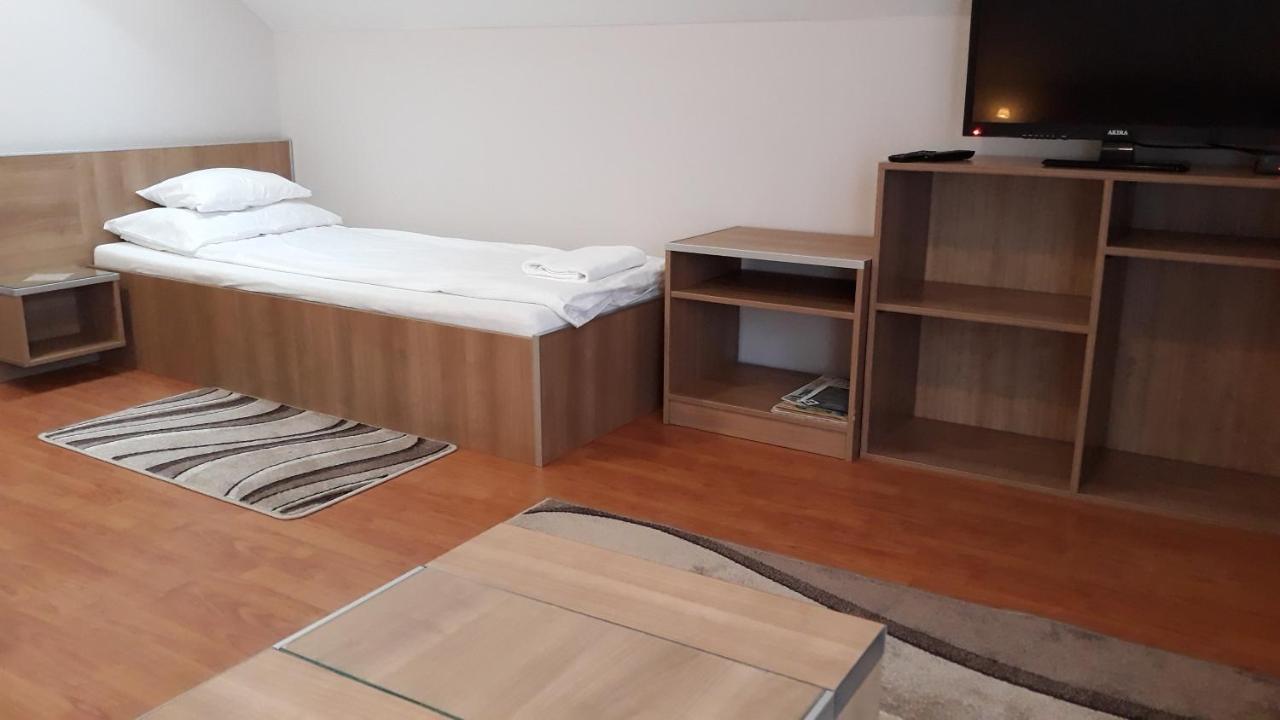 Csipkehaz Apartman Cserkeszőlő Exterior foto